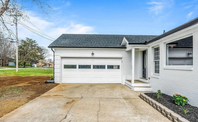 Photo - 400 Newman Way