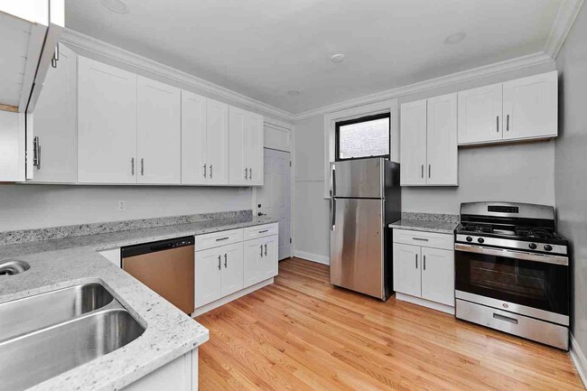Photo - 5461 S Everett Ave Apartments Unit 3A