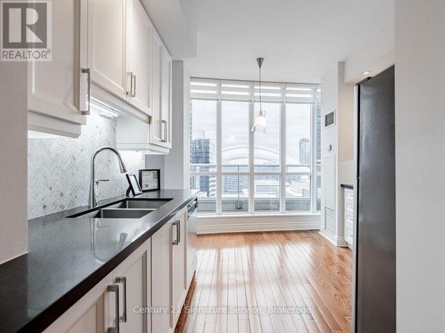 Photo - 250 Wellington St W Unit PH36