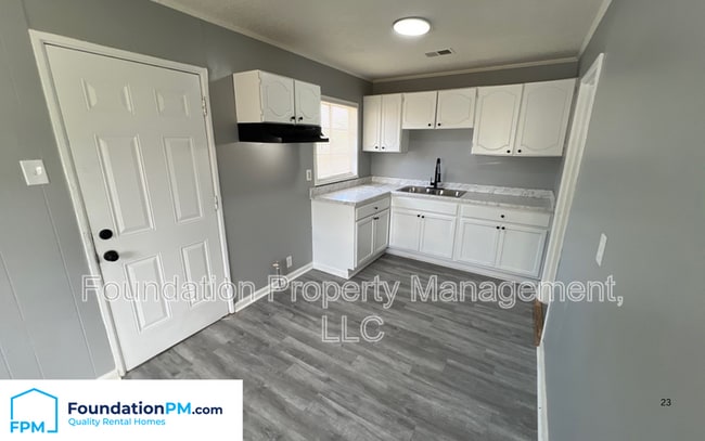 Photo - 765 Marywood St