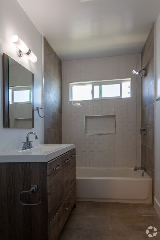 3BR, 2BA - 950 SF - 720 N Market St