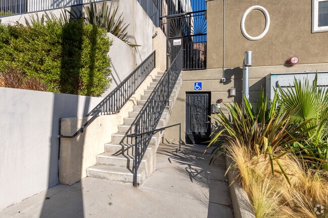 Photo - 442 S Lake St