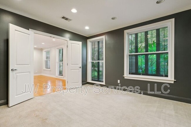 Photo - 5427 Charlotte Dr