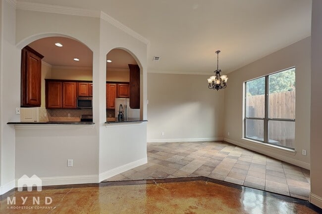 Photo - 2204 Apollonia Ln