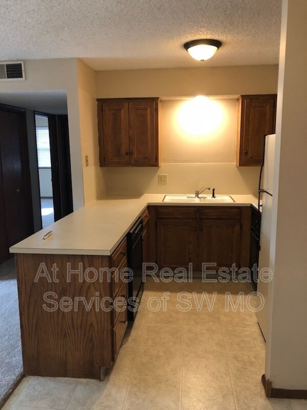 Photo - 2862 S Rogers Ave Unidad Apt #10