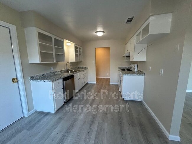 Photo - 315 Donner Rd