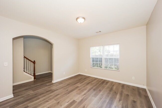 Photo - 5011 Upper Elm St