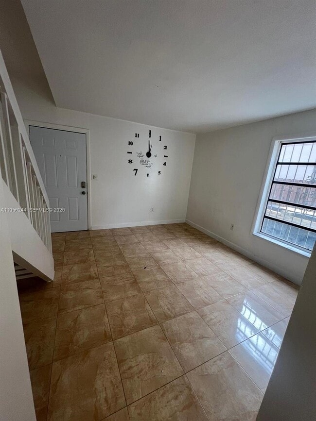 Building Photo - 1325 W 41st St Unit 1-B-7