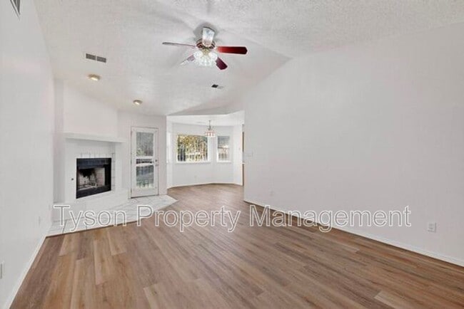 Photo - 1420 Stoneway Dr NW