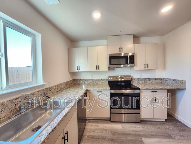Photo - 934 W Alameda St