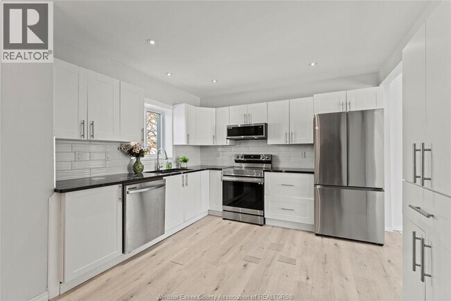 Photo - 1581 Bruce Ave