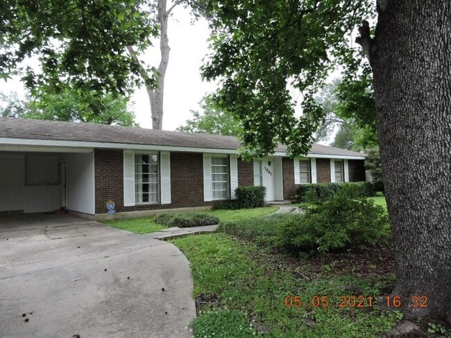 Photo - Magnolia Woods - Rodney Drive 3BR/2BA Home for Lease