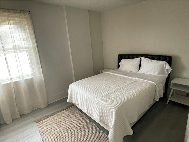 Photo - 74 Richmond St