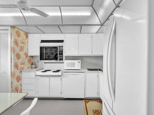 Photo - 1537 E Hillsboro Blvd Unit 438