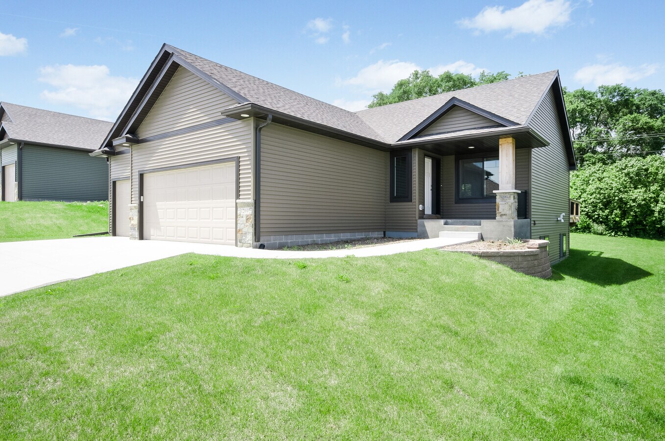 Picture of similar house - 3427 Lakeridge Pl NW