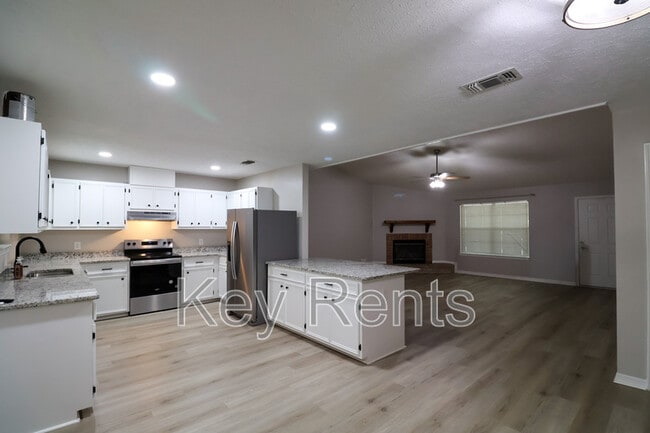 Photo - 9001 Thompson Dr