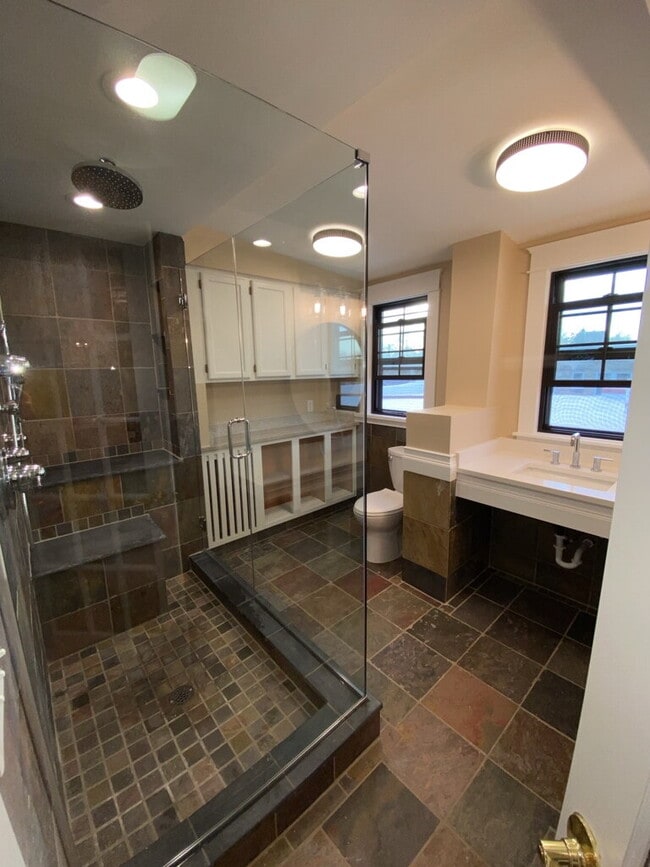 Photo - *Beautifully remodeled Historic 2 bed plus den Penthouse In Desirable Lowry Hill - Near Chain Of ... Unit 9