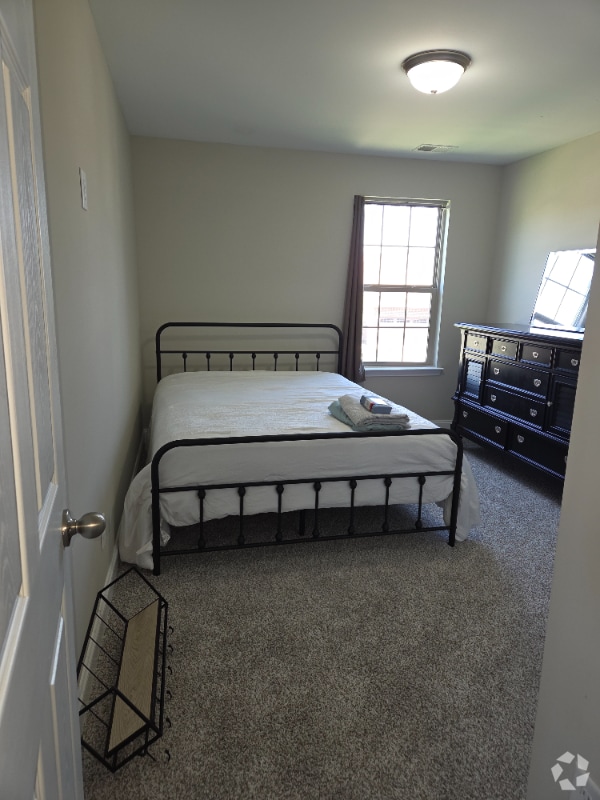 Building Photo - 405 Longstone Rd Rental