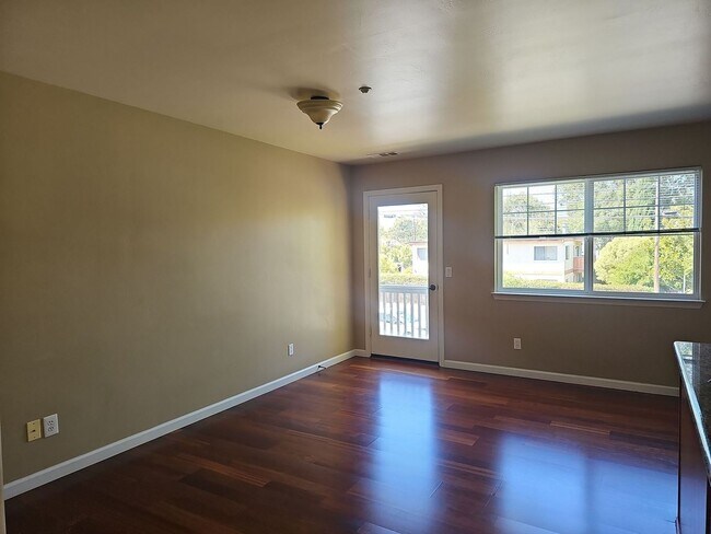 Photo - 405 Foothill Blvd