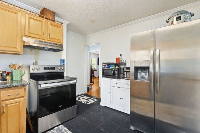 Photo - House in Auburn Available NOW!