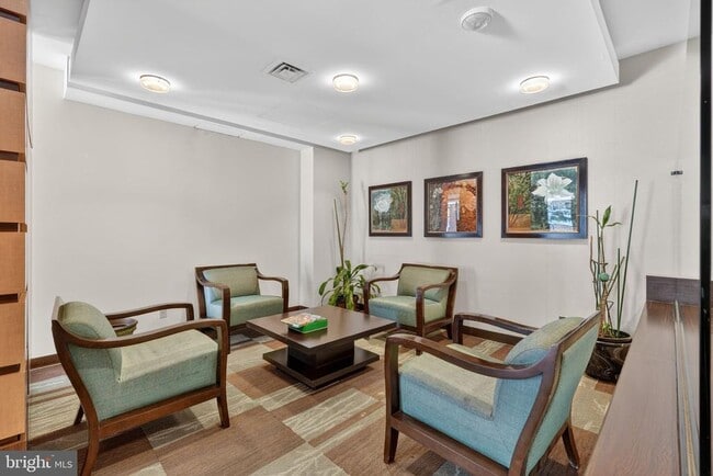 Photo - 307 Yoakum Pkwy Unit 920