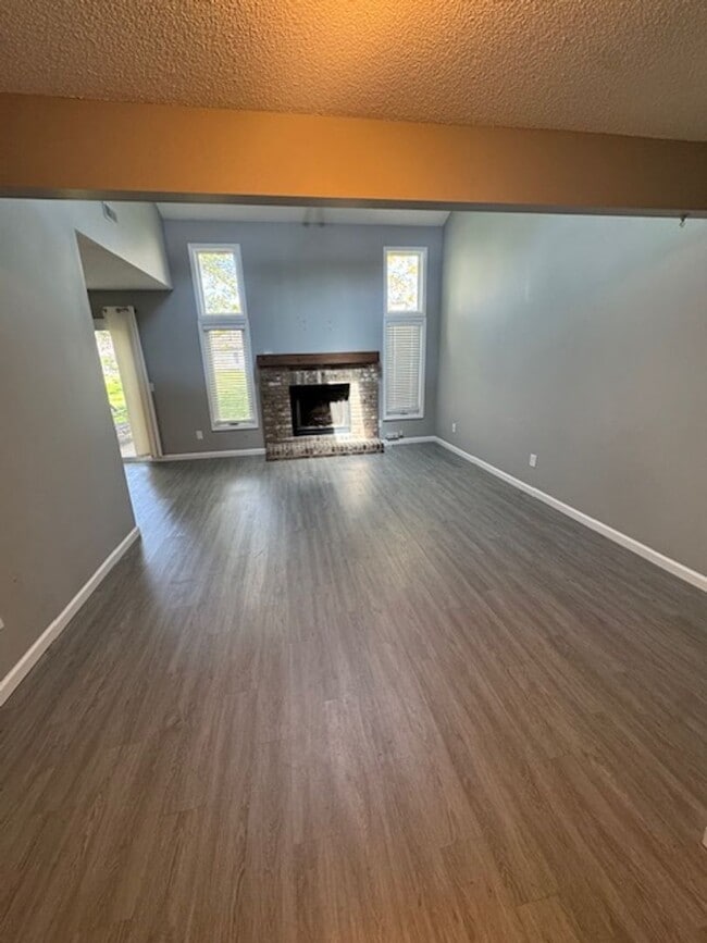 Photo - 7045 Thamesford Dr