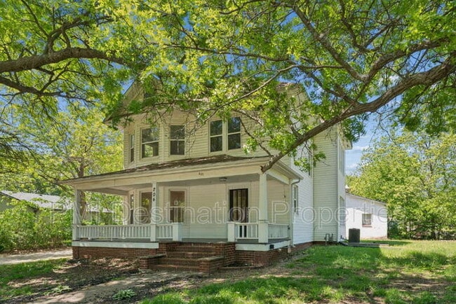Photo - 204 Bury St