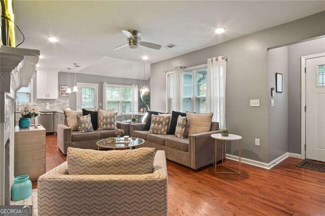 Photo - 1547 Willowbrook Dr SW