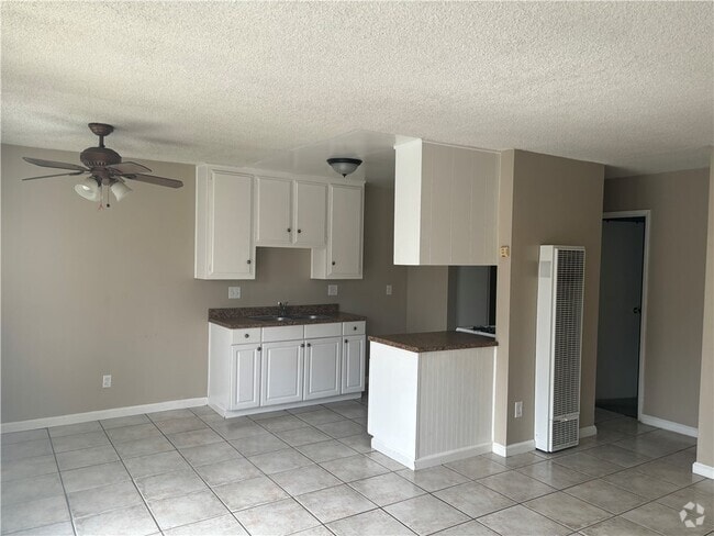 Building Photo - 650 N 3rd Ave Rental