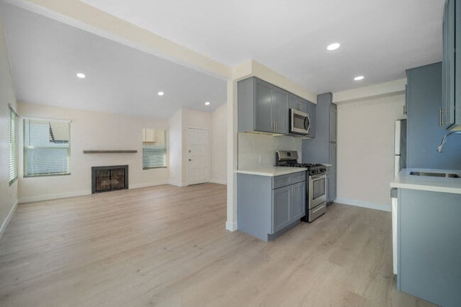 Hamilton Courtyard Apartments