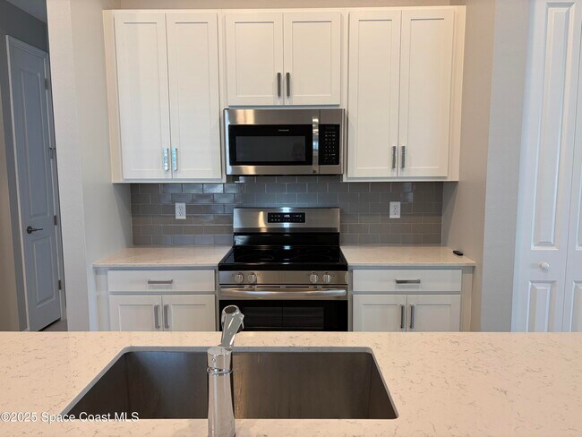 Photo - 1919 Croft Inlt Dr NW