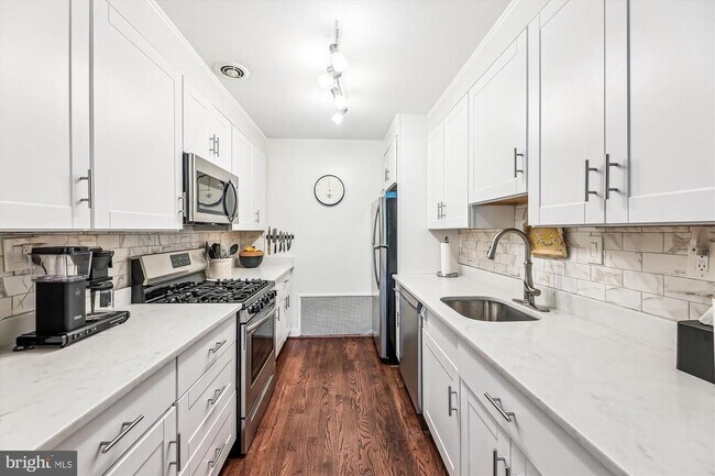 Photo - 335 N St SW