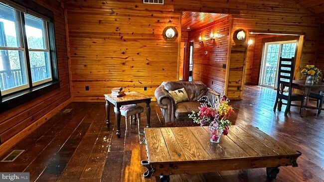 Photo - 18304 Hawkins Rd