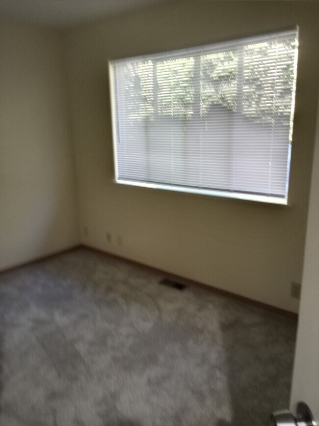 2nd Bedroom - 1605 Cedar St