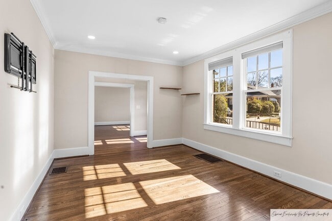 Photo - BEAUTIFUL ONE STORY BRICK HOME IN DOWNTOWN...