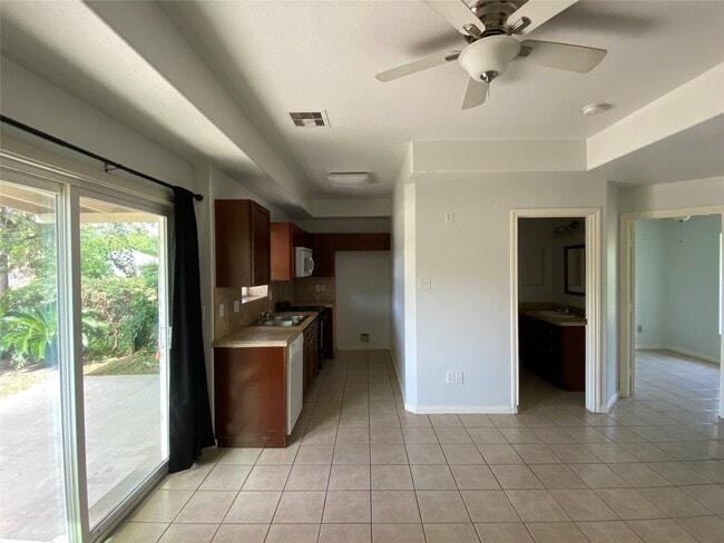 Photo - 3815 Putnam Dr