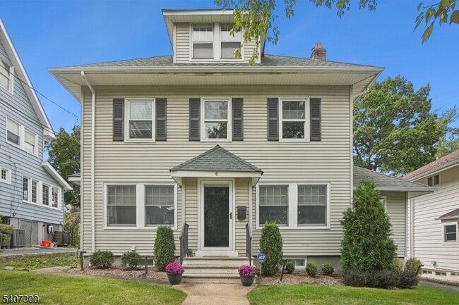 Building Photo - 6 Girard Pl