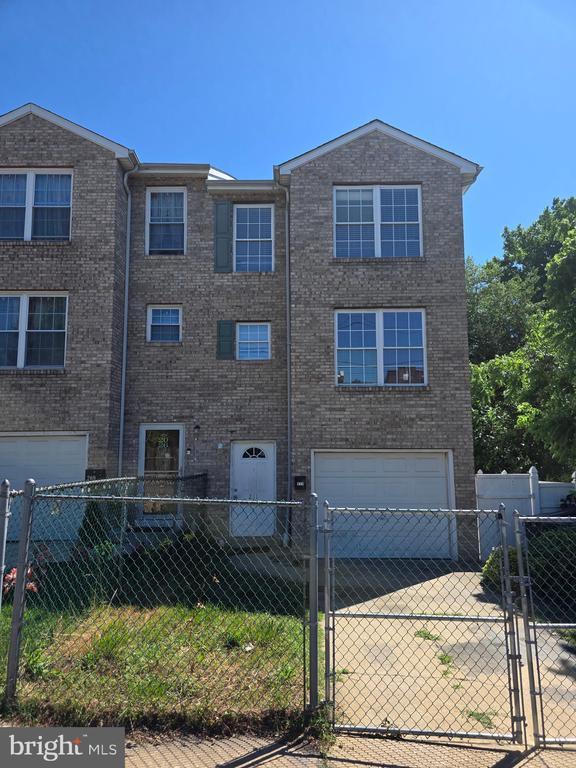 Photo - 211 7th Ave