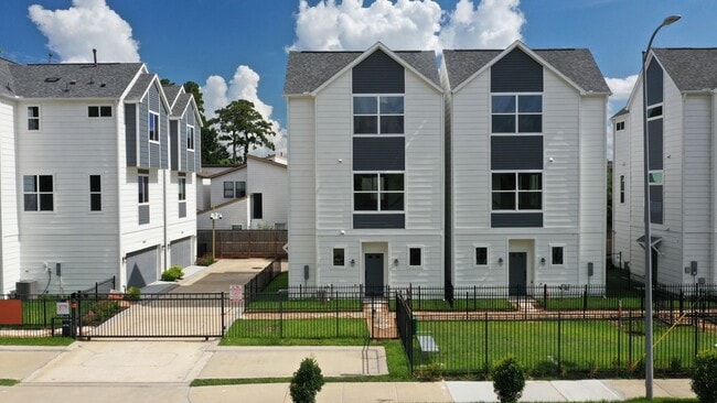 Photo - 1648 W Tidwell Rd