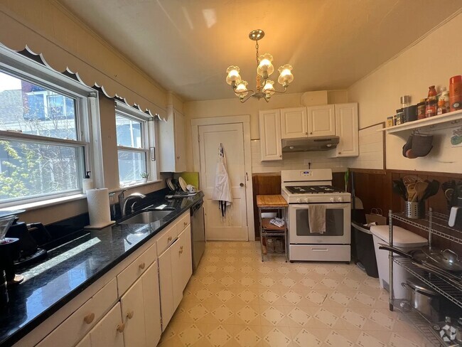 Building Photo - 35 Winslow Ave Unit 2 Rental