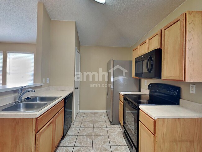 Photo - 702 Castlewick Ct