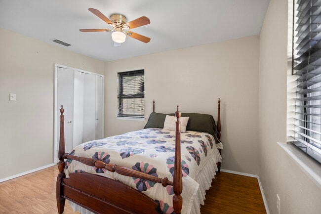 Photo - 3808 Appletree Ln