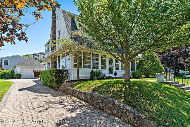 27 Shrewsbury Dr