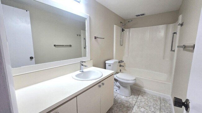 Photo - 2800 NW 56th Ave Unidad C303