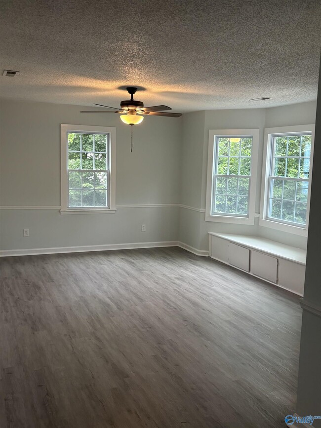Photo - 914 Fairway Dr NW