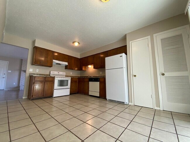 Photo - 6435 Pizarro St
