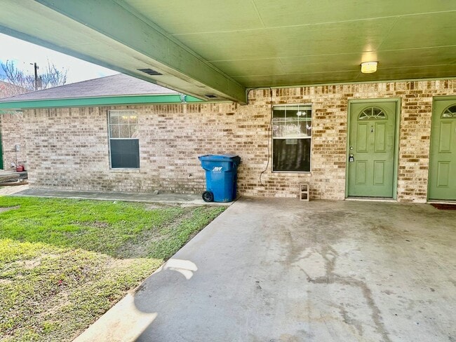 Photo - Cozy 2/1 Duplex in Pleasanton w/ Dedicated Parking ~ Move-In Ready!
