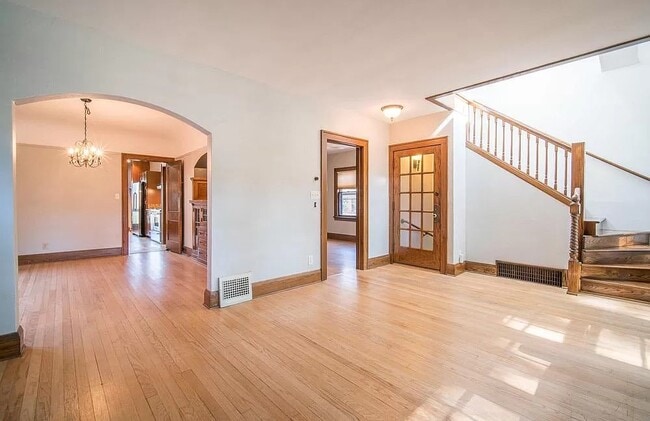 Building Photo - 3421 N Frederick Ave Unit B Rental