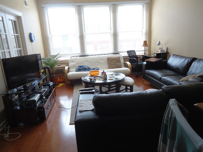 Den or sitting area - 66 Monroe Ave Unit 207