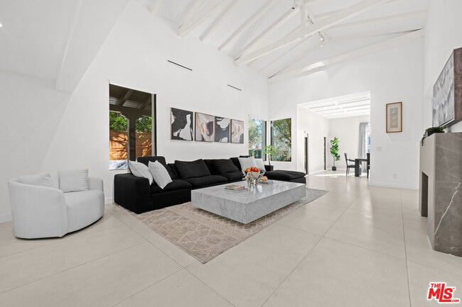 Photo - 201 S Bedford Dr